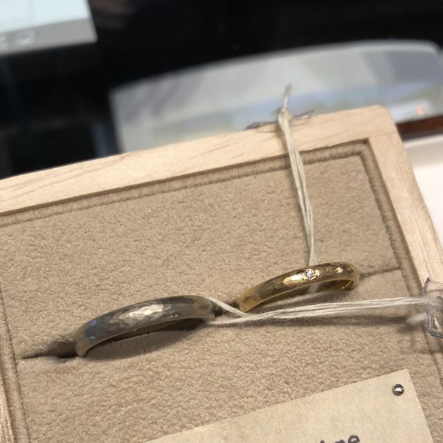 【YUKA HOJO(ユカホウジョウ)の口コミ】 マット加工なので、大人っぽくクールな印象を受けました。
私は輝きのある…