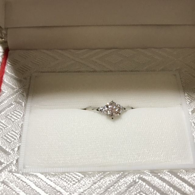 【カオキ　ダイヤモンド専門卸直営店の口コミ】 デザインはある程度初めから決めていました。カットがハート＆キューピッ…