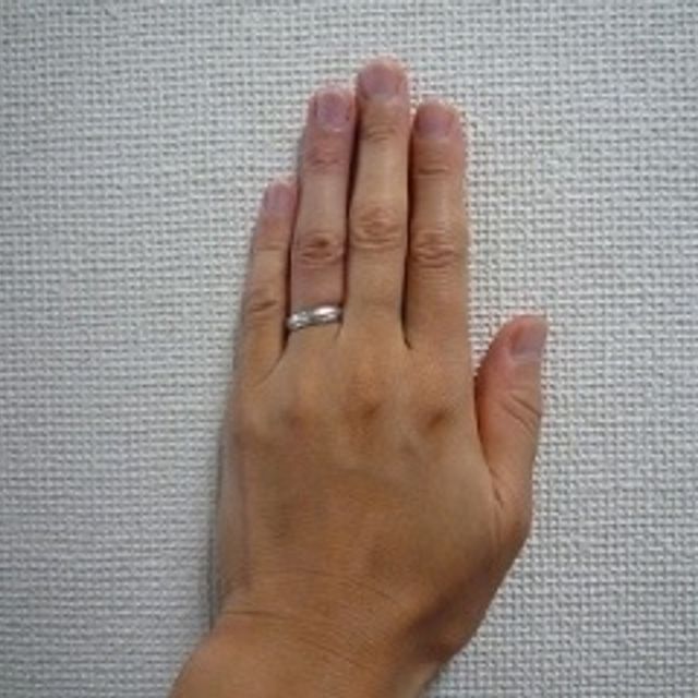 【グッチ(GUCCI)の口コミ】 シンプルで使い勝手が良くてペアで妻とも使えるのでとても気に入っていま…