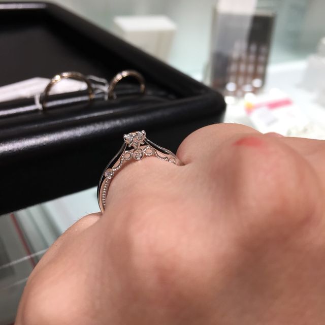 【Disney Cinderella(ディズニー シンデレラ)の口コミ】 
ディズニープリンセスの指輪とブランドは覚えていないがデザインが凝った…