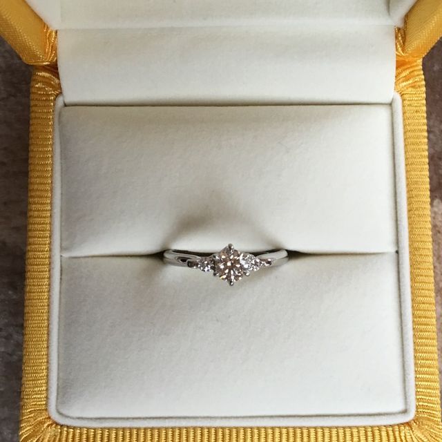 【ケイウノ ブライダル(K.UNO BRIDAL)の口コミ】 好きなモチーフや雰囲気をヒアリングしてから、デザイナーさんがその場で…