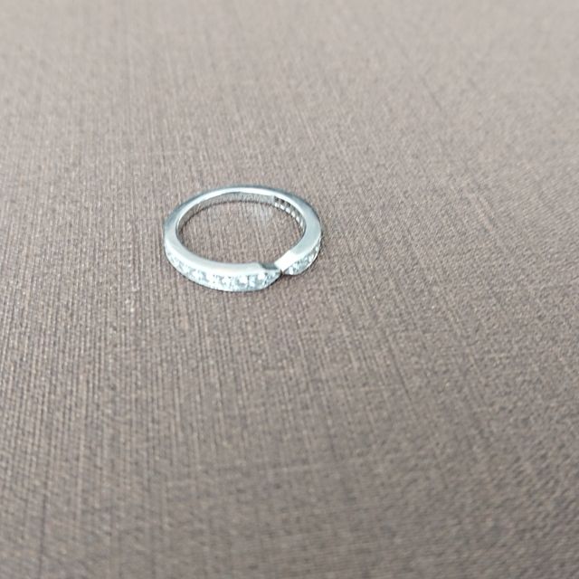 【ショーメ(CHAUMET)の口コミ】 派手過ぎないデザインとさりげない主張。華奢な指にはめても悪目立ちせず…