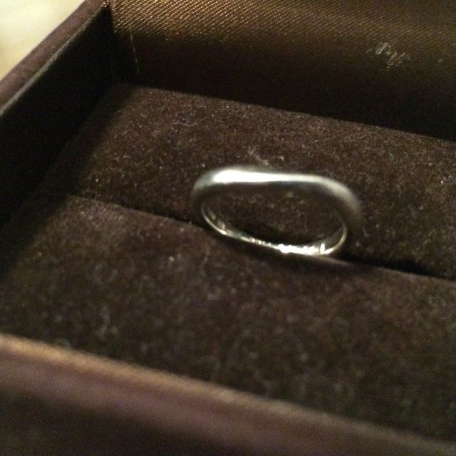 【I's stone(アイズストーン)の口コミ】 営業職なので普段身に着ける指輪はシンプルなデザインを身に着けたいと考…
