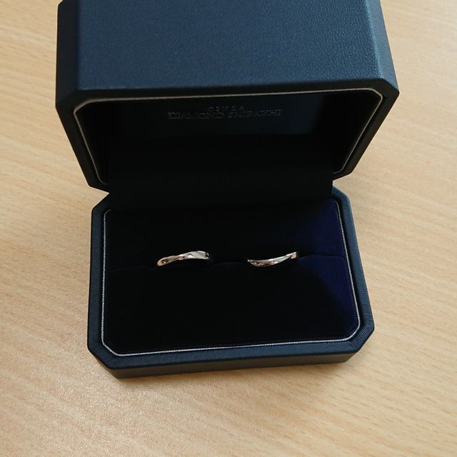 【銀座ダイヤモンドシライシの口コミ】 最近の結婚指輪には女性用のリングに石がついてるものが多く気に入ったデ…