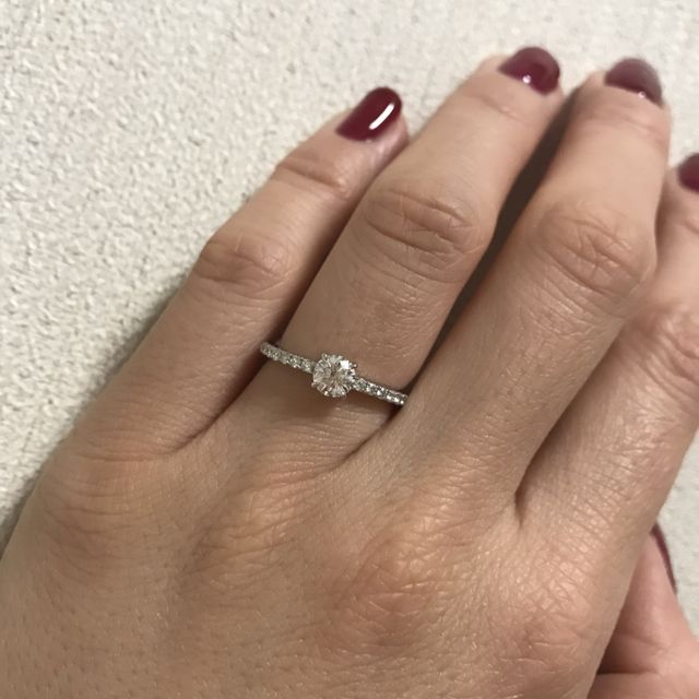 【GALA JEWELRY(ガラジュエリー)の口コミ】 他のブランドも検討して試着しましたが、デザインの細かいところが気に入…