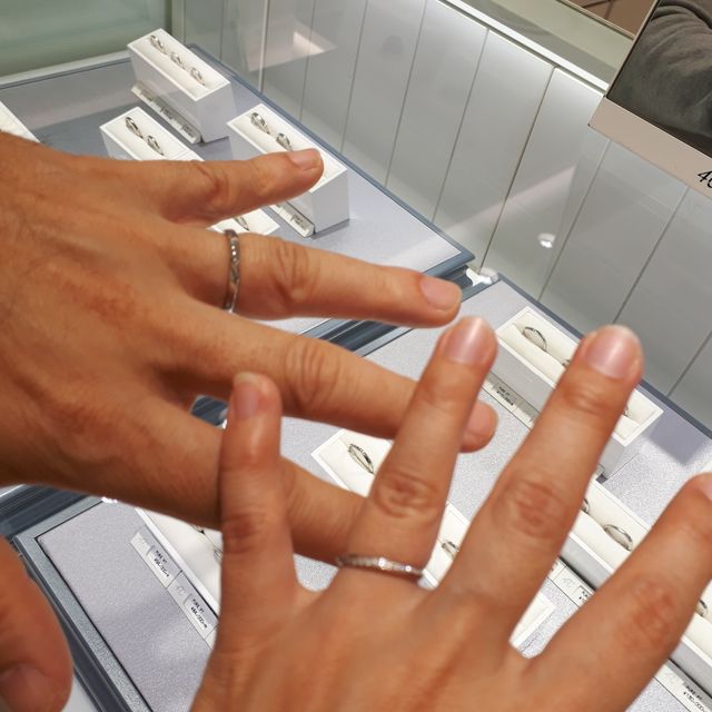 【4℃ BRIDAL(ヨンドシーブライダル)の口コミ】 ピュアプラチナという、プラチナが99.9パーセントの指輪という珍しさと、…