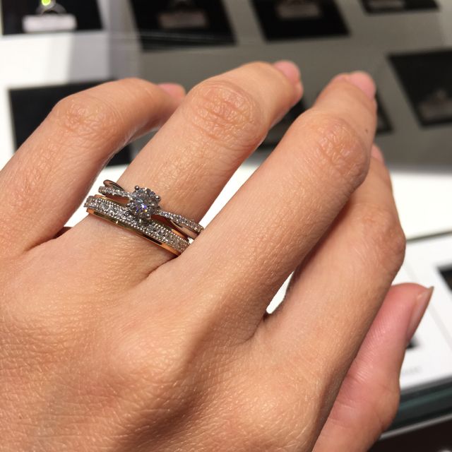 【ROCCA(ロッカ)の口コミ】 指輪の着け心地、デザイン、お店の方々の対応全てで満足して購入しました…