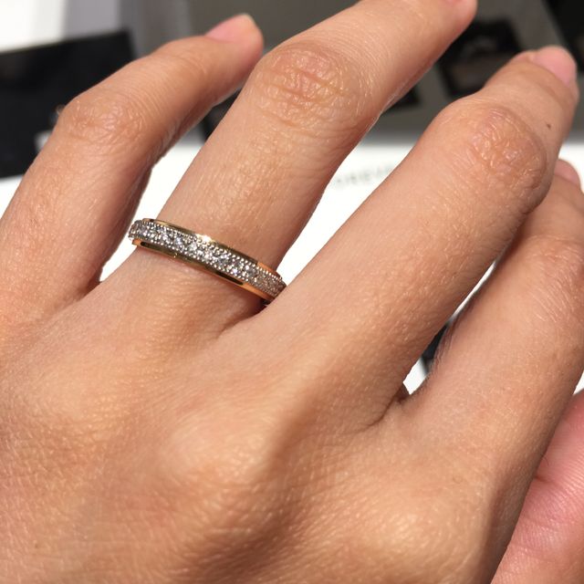 【ROCCA(ロッカ)の口コミ】 指輪の着け心地、デザイン、お店の方々の対応全てで満足して購入しました…