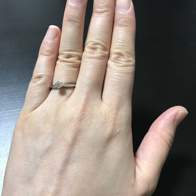 【ティファニー(Tiffany & Co.)の口コミ】 婚約指輪といえばこれ、憧れの王道だったから。値段と、シンプルさがちょ…