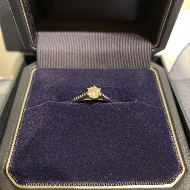 【銀座ダイヤモンドシライシの口コミ】 シンプルなデザインのものを求めていたため、かえってイメージが曖昧なま…