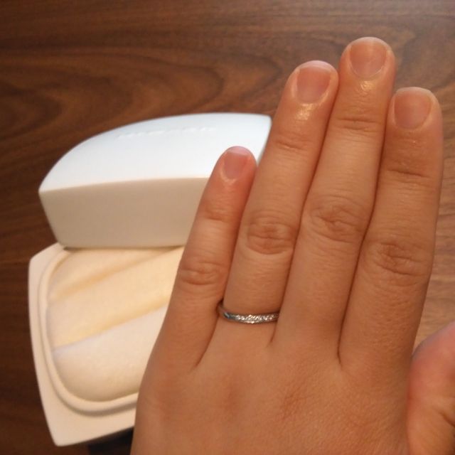 【俄(にわか)の口コミ】 NIWAKAの中でもシンプルなデザインですが、アシンメトリーであることや、…