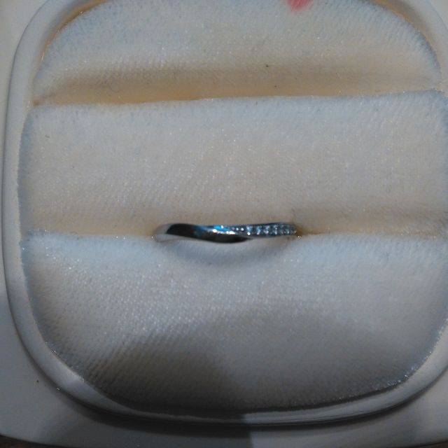 【俄(にわか)の口コミ】 NIWAKAの中でもシンプルなデザインですが、アシンメトリーであることや、…