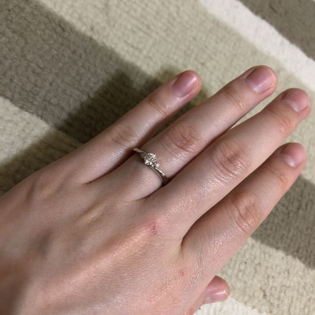 【アイプリモ(I-PRIMO)の口コミ】 プロポーズでもらいました！
とてもきれいで幸せな気持ちになります！
指…