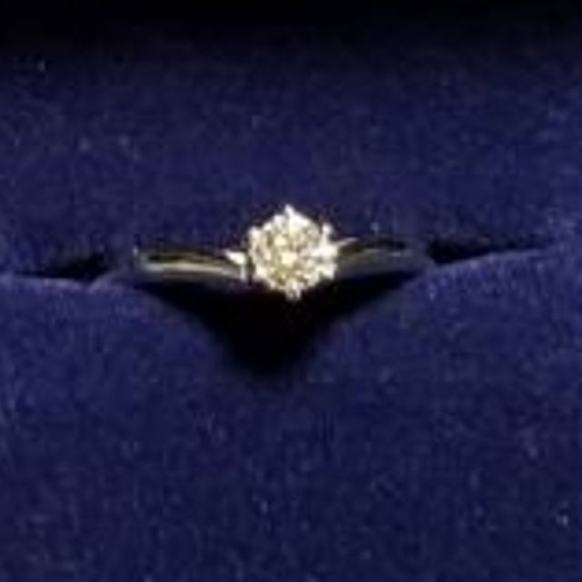 【銀座ダイヤモンドシライシの口コミ】 プロポーズ用に検討していたため、フリーサイズで調整できるプロポーズ用…