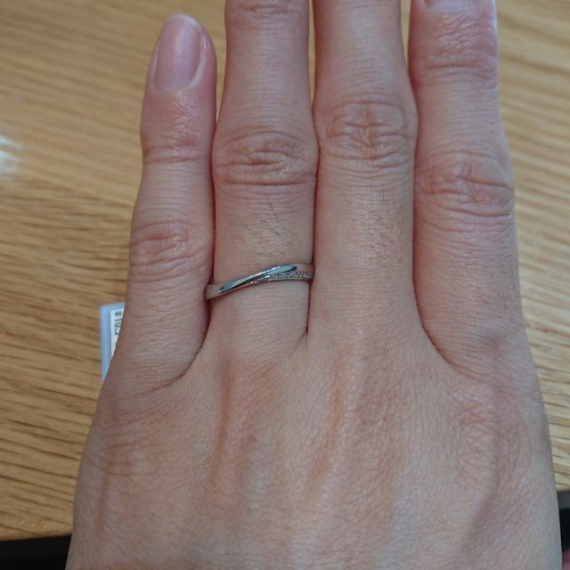 【JEWELRY STUDIO Advance(ジュエリースタジオアドバンス)の口コミ】 シンプルながらウェーブのラインがきれいなリングです。側面にダイヤが入…
