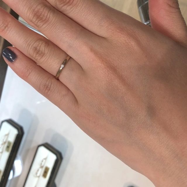 【SIENAROSE(シエナロゼ)の口コミ】 木の枝をモチーフにしたデザインがナチュラルで繊細な印象で気に入りまし…