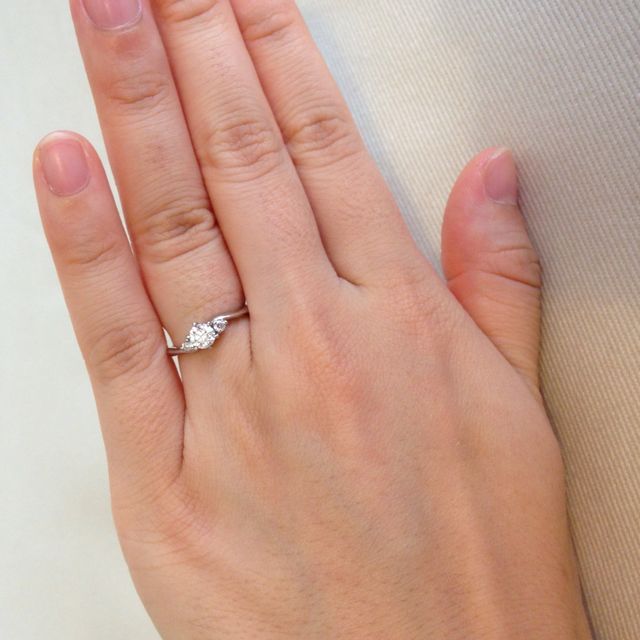 【アイプリモ(I-PRIMO)の口コミ】 私の中で婚約指輪といえば、一粒ダイヤが乗ったもの！という印象が強かっ…