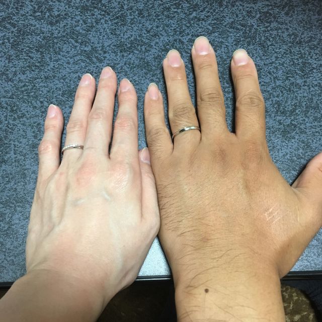 【4℃ BRIDAL(ヨンドシーブライダル)の口コミ】 最初はシンプルな物を探していましたが、試着すると石付きに抵抗あった私…