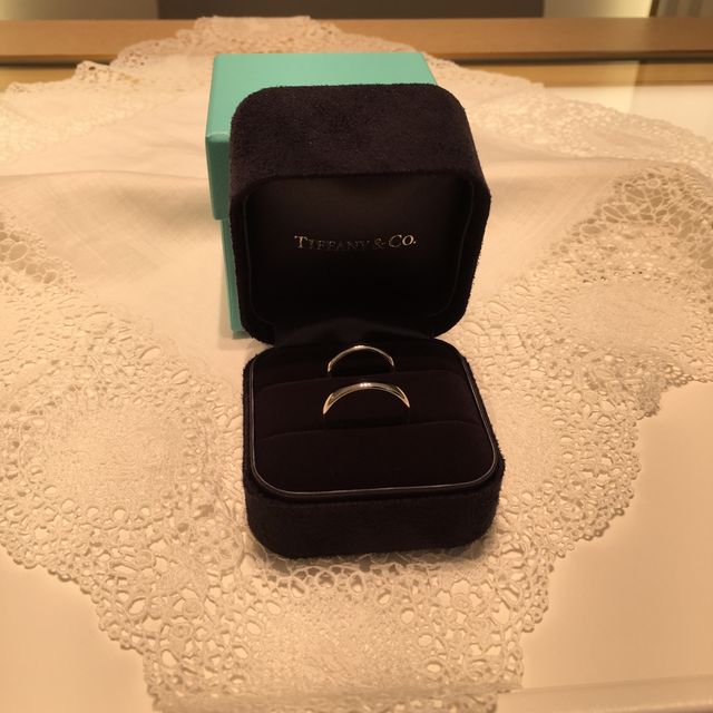 【ティファニー(Tiffany & Co.)の口コミ】 私たちが比較したのは、ティファニーとカルティエです。
婚約指輪はダイヤ…