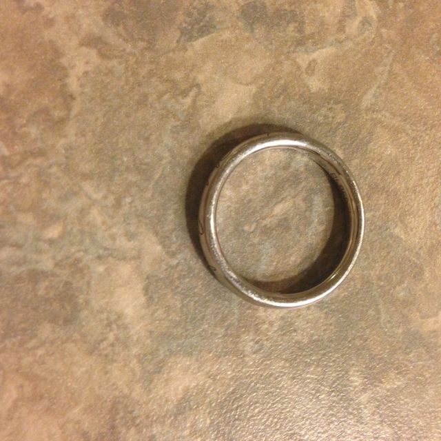 【ヴァン クリーフ＆アーペル(Van Cleef & Arpels)の口コミ】 この指輪は、ヴァンクリーフアンドアーペルという文字が、指輪の周りに１…