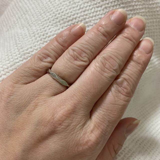 【ブシュロン(BOUCHERON)の口コミ】 いくつかの指輪を見ましたが、他にはないカッティングが決め手となりこち…