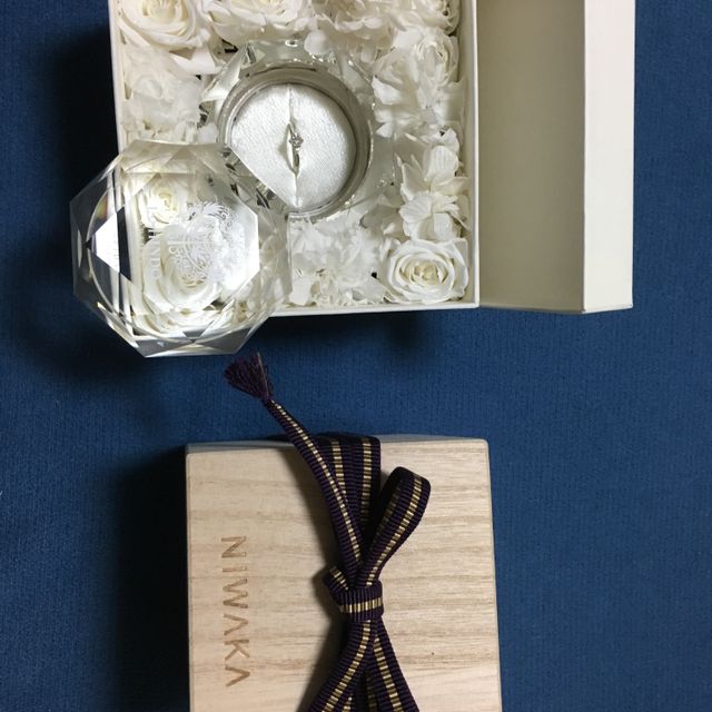 【俄(にわか)の口コミ】 色々な指輪をピックアップしていましたが、やはり1番目を引いたのがこの白…