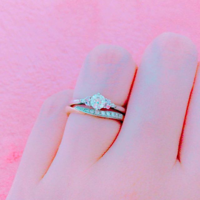 【MILK&Strawberry(ミルクアンドストロベリー)の口コミ】 婚約指輪は以前から決めていましたが、
結婚指輪は重ね付けをしたいと
思…