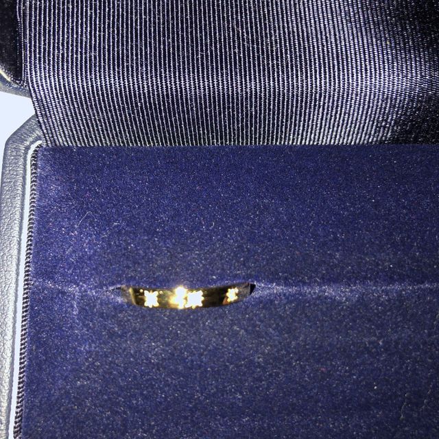 【銀座ダイヤモンドシライシの口コミ】 指に通すのが滑らかで取り外しがしやすいです。
デザインもたくさんあり自…