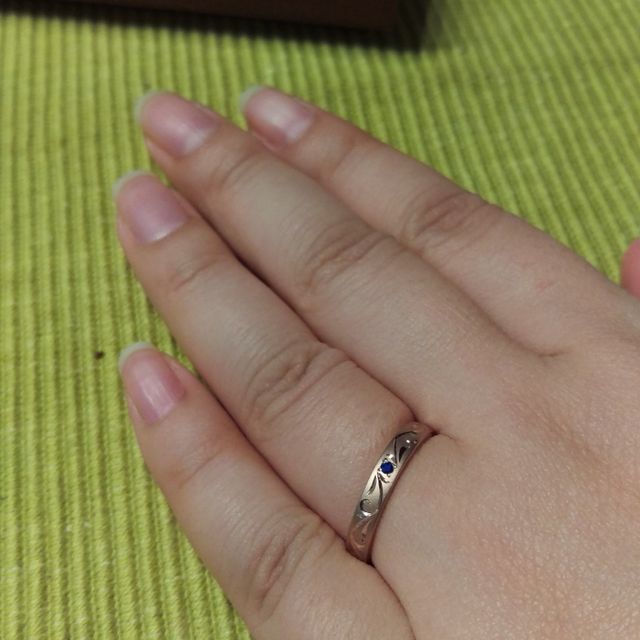 【MIORING(ミオリング)の口コミ】 結婚指輪を検討していた時、職場の先輩や後輩の指輪が気になり購入先を聞…