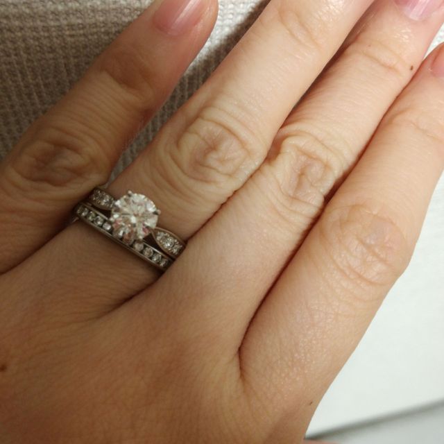 【リューツウの口コミ】 ダイヤモンドが好きなので、アームにもメレが入っているものを選びました…