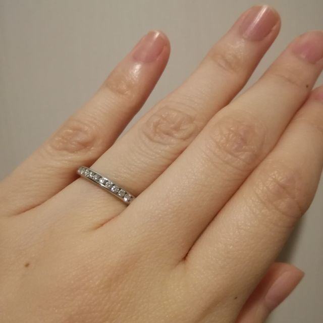 【ティファニー(Tiffany & Co.)の口コミ】 ダイヤモンドが沢山あるリングのほうが、プラチナに小キズがついてもずっ…