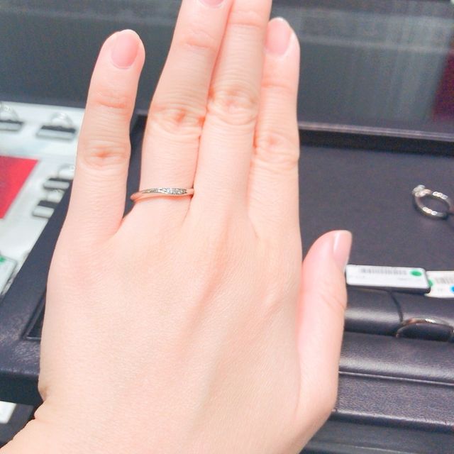 【ラザール ダイヤモンド(LAZARE DIAMOND)の口コミ】 ラザールダイヤモンドさんのレヴァランスという婚約指輪を贈ってもらい、…