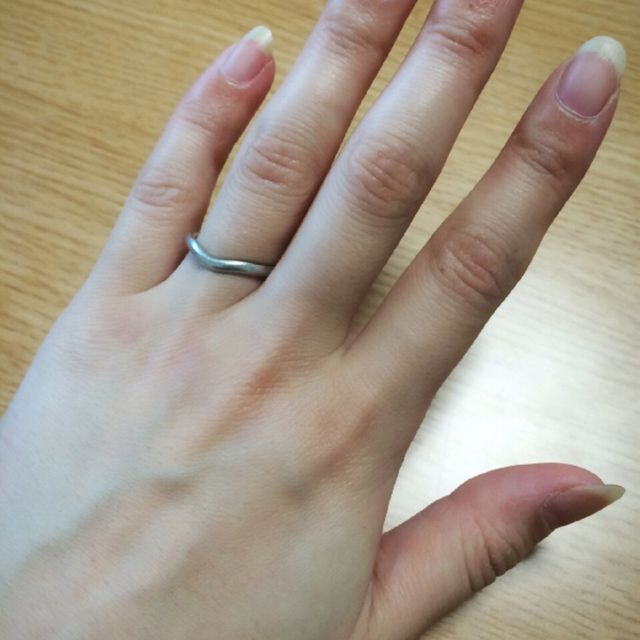 【ティファニー(Tiffany & Co.)の口コミ】 普段、家事をする時も身に付ける結婚指輪なので、プラチナの、そしてシン…