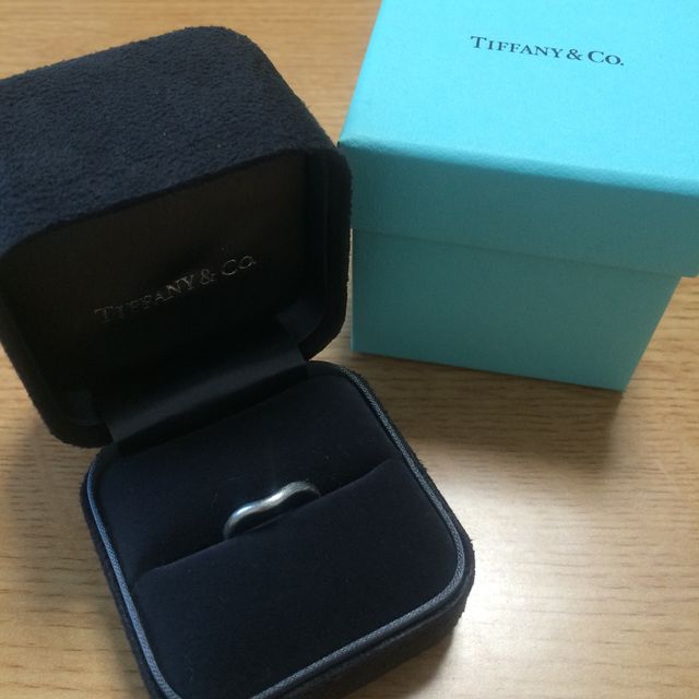 【ティファニー(Tiffany & Co.)の口コミ】 普段、家事をする時も身に付ける結婚指輪なので、プラチナの、そしてシン…