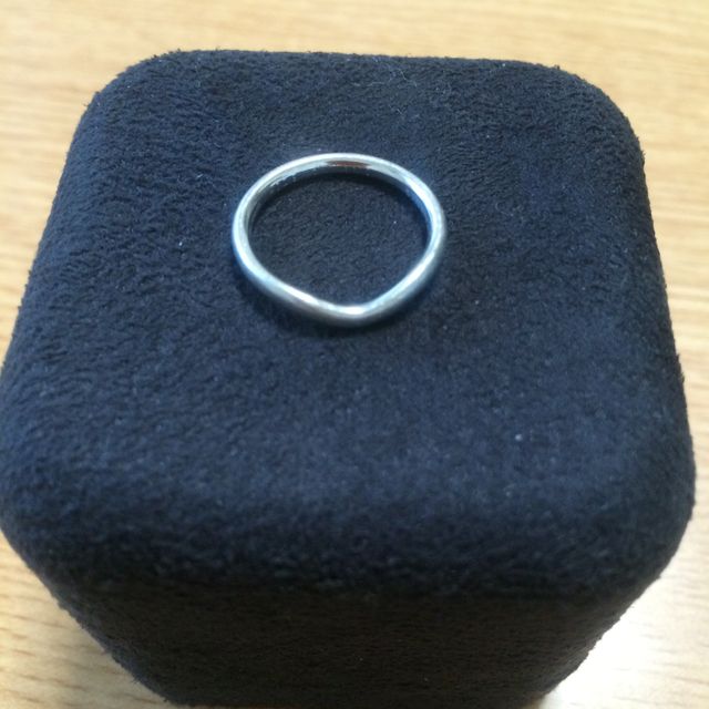 【ティファニー(Tiffany & Co.)の口コミ】 普段、家事をする時も身に付ける結婚指輪なので、プラチナの、そしてシン…