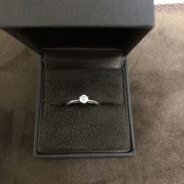 【CHER LUV(シェールラブ)の口コミ】 シンプルなのがもともとほしかったことやらダイヤも大きすぎず小さすぎず…