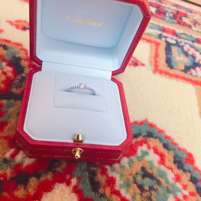【カルティエ(Cartier)の口コミ】 指が華奢な方なので、指輪のアーム部分が太めの造りははめてみてもしっく…