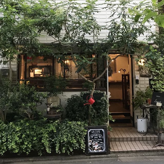 【Lovignette(ラヴィネット)の口コミ】 シンプルな形のリングを探し求めてたくさん見ましたが、最も美しいデザイ…