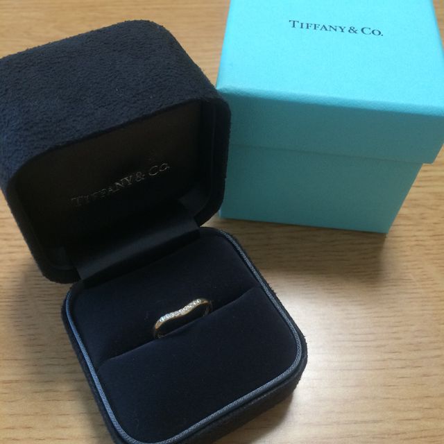 【ティファニー(Tiffany & Co.)の口コミ】 日常生活では身に付ける事が少ない婚約指輪を、なるべく付けやすいように…