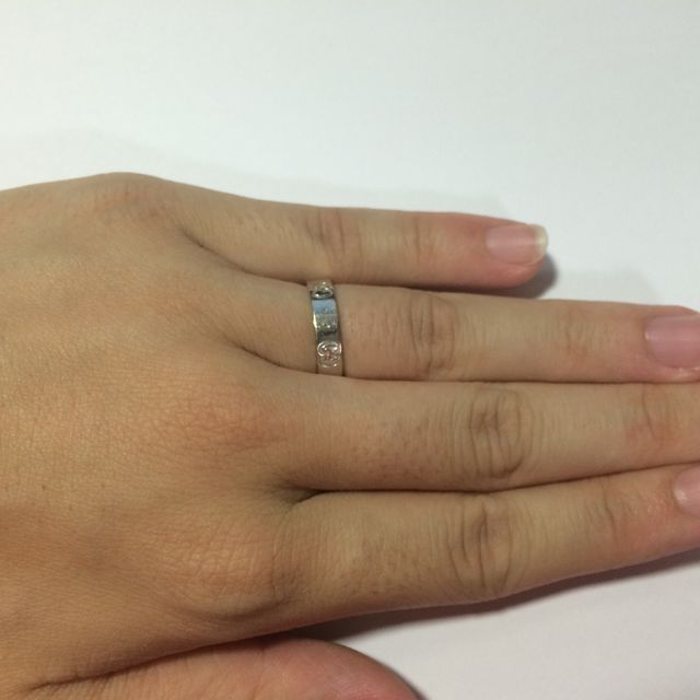 【グッチ(GUCCI)の口コミ】 一見シンプルに見えますが小さなGUCCIのマークがいっぱいあり、かわいいな…