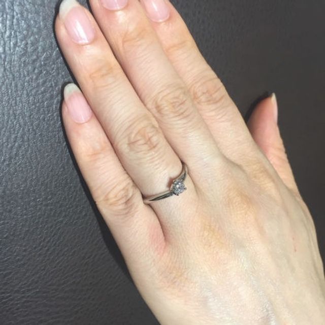 【俄(にわか)の口コミ】 細身でシンプルな指輪を探しており、こちらをスタッフの方に紹介してもら…
