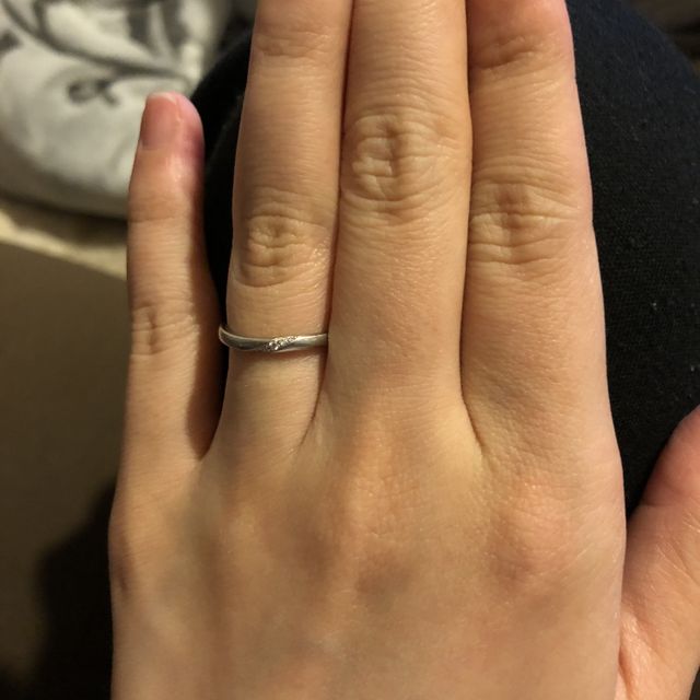 【アイプリモ(I-PRIMO)の口コミ】 斜めにダイヤモンドがあり、指輪も曲線がかっているものを探していました…