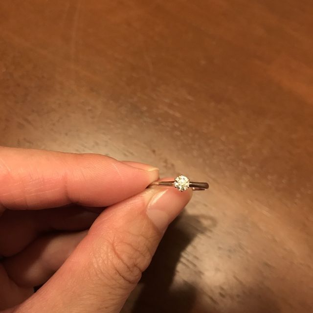 【和光ブライダルブティックギンザの口コミ】 華奢なリングを探していました。トップのダイヤを支える所がクラシカルな…