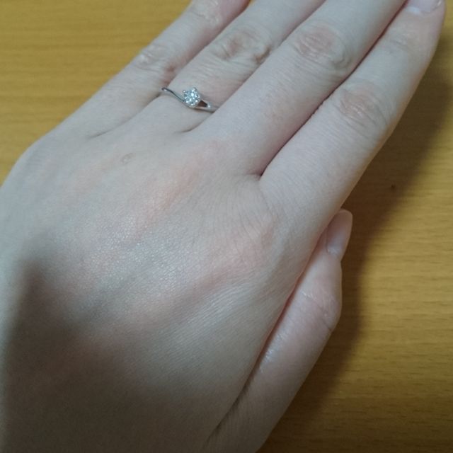 【俄(にわか)の口コミ】 結婚指輪を選びに行った時に、セットリングとして婚約指輪も試着させても…