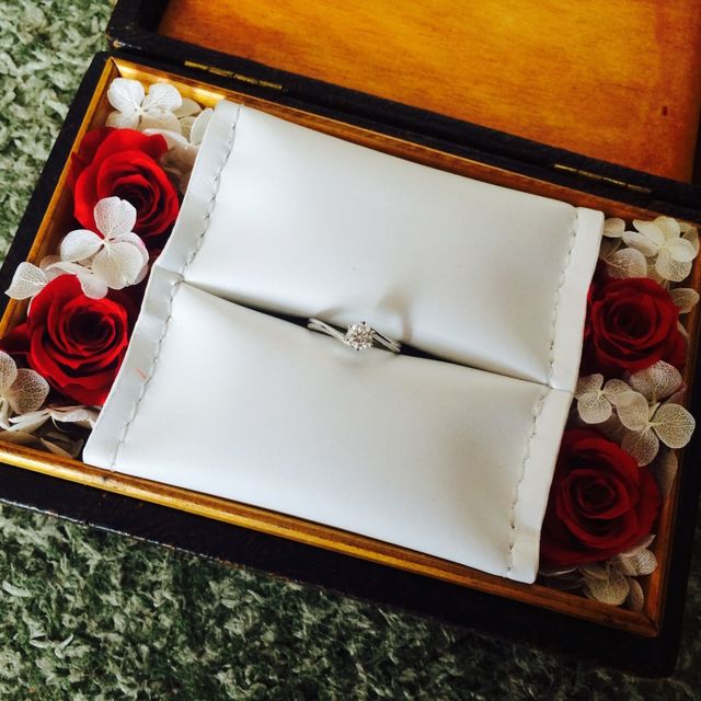 【アイプリモ(I-PRIMO)の口コミ】 彼がプロポーズの時に婚約指輪をプレゼントしてくれました。
ダイヤモンド…