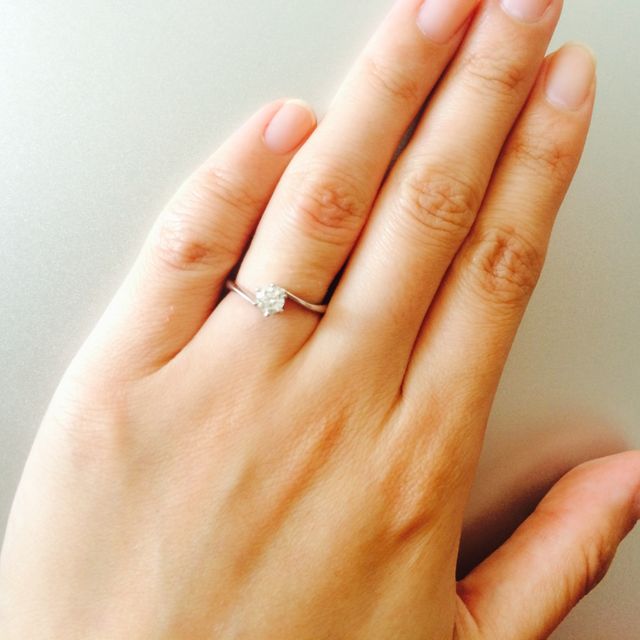 【アイプリモ(I-PRIMO)の口コミ】 彼がプロポーズの時に婚約指輪をプレゼントしてくれました。
ダイヤモンド…