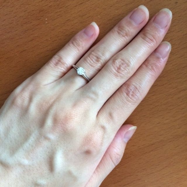 【ティファニー(Tiffany & Co.)の口コミ】 日本で何店舗か見比べましたが、当初決めていた、一粒ダイヤモンドのシン…
