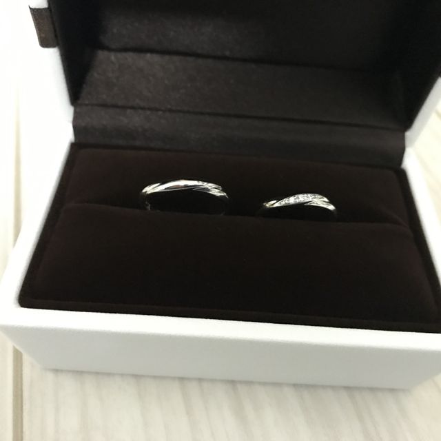 【アイプリモ(I-PRIMO)の口コミ】 婚約者と店舗へ行き、婚約指輪と同じくシンプルかつ上品な指輪を求めてい…