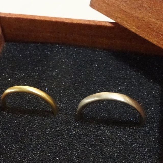 【Lovignette(ラヴィネット)の口コミ】 デザインの美しさと手に馴染む優しい形は二人とも大満足でした。私はもと…