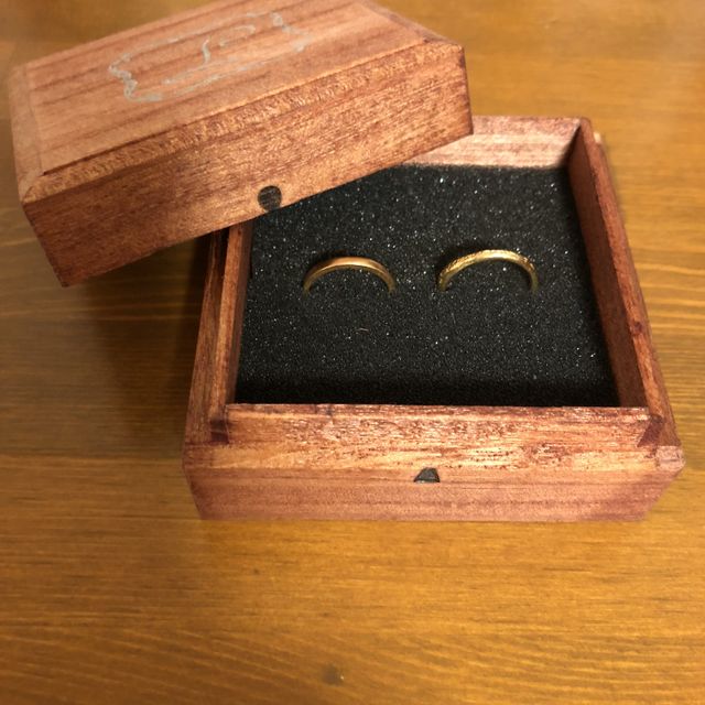 【Lovignette(ラヴィネット)の口コミ】 長く着用する物であるため飽きの来ないシンプルなデザインの物を、と探し…